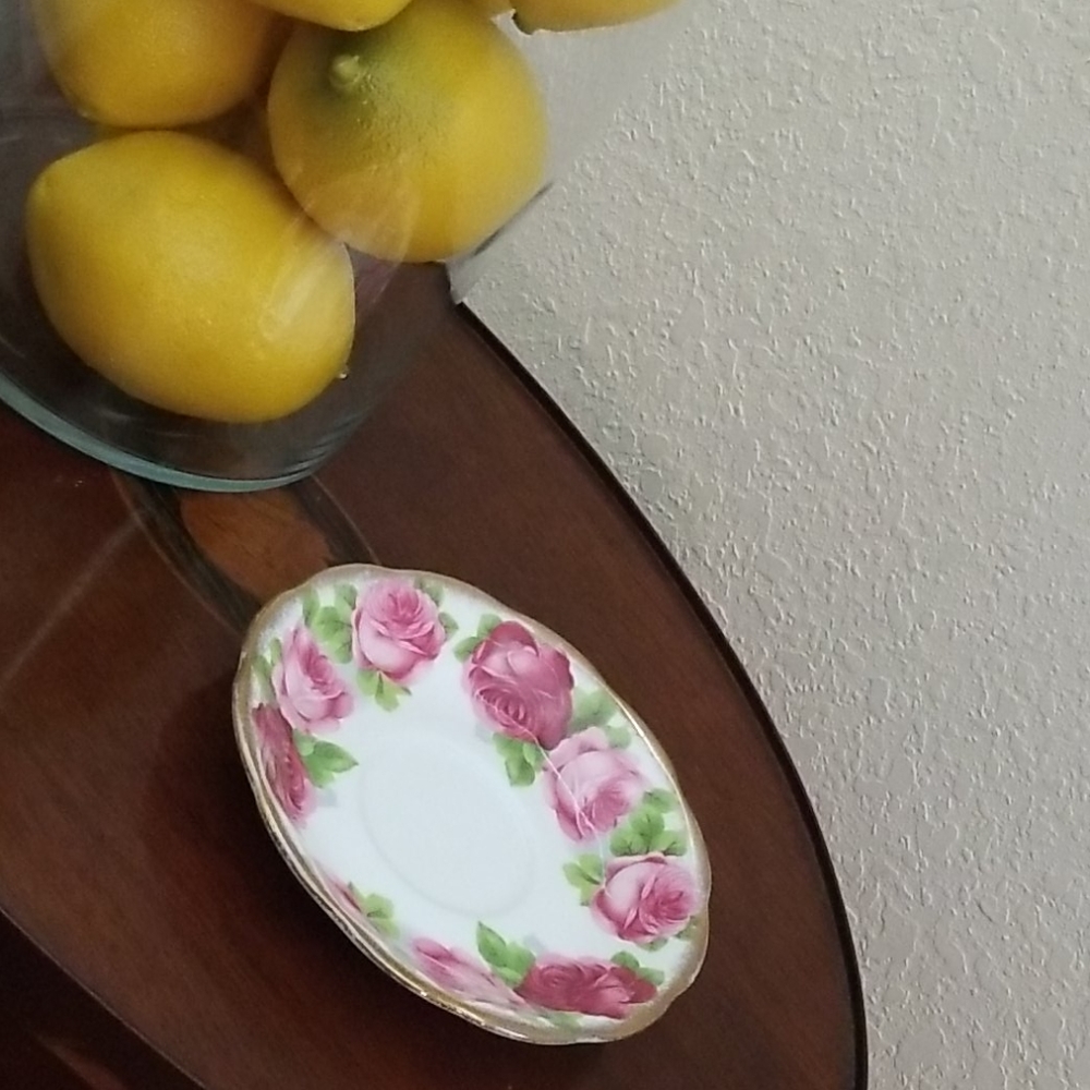 Gorgeous Royal Albert Old English Roses sauce